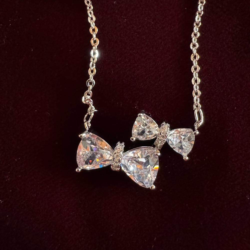 Pretty Bird USA Elegant Double Bow Necklace